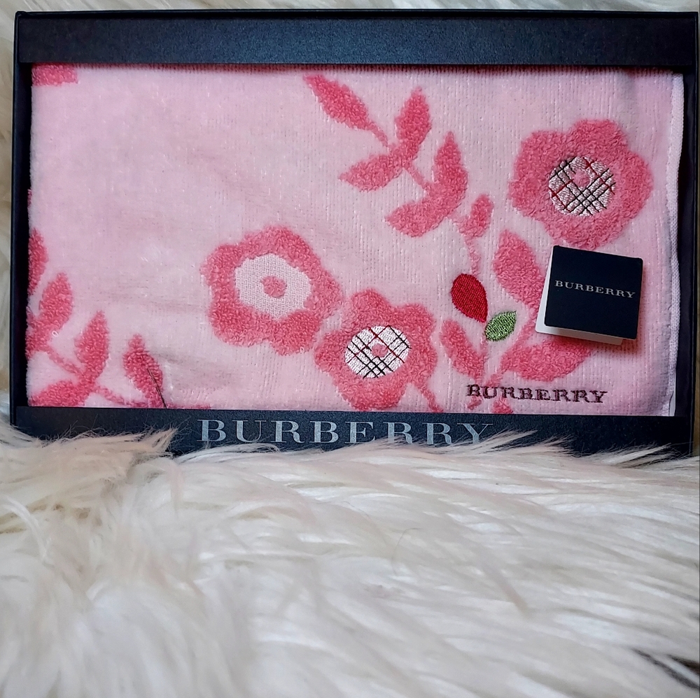 NIB Burberry Hand Towel